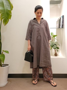 「URBAN RESEARCH DOORS（アーバンリサーチドアーズ）のラウンドボストンミニバッグ（ショルダーバッグ）」を使った、浪口　絵美さん（レディース・164cm）の秋コーディネート