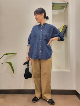 「アイテム（チノパンツ）」を使った、浪口　絵美さん（レディース・164cm）の秋コーディネート