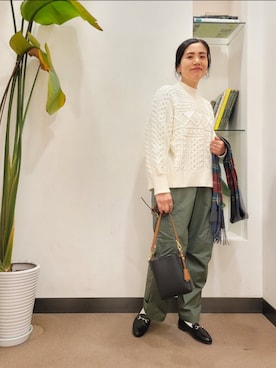 「ケーブルニット」｜「アイテム（ローファー）」を使った、emiinamiiさん（レディース・164cm）の冬コーディネート