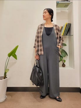 「URBAN RESEARCH DOORS WOMENS」｜「アイテム（オールインワン・サロペット）」を使った、浪口　絵美さん（レディース・164cm）の秋コーディネート