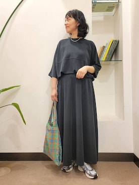 「アイテム（ネックレス、グリーン系）」を使った、浪口　絵美さん（レディース・164cm）の夏コーディネート