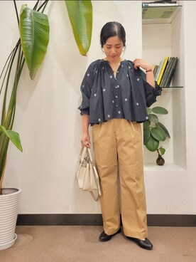 「URBAN RESEARCH DOORS（アーバンリサーチドアーズ）のラメ刺繍ブラウス（シャツ/ブラウス）」を使った、浪口　絵美さん（レディース・164cm）の秋コーディネート