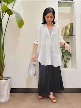 「ビッグシャツ」｜「アイテム（サンダル）」を使った、emiinamiiさん（レディース・164cm）の春コーディネート