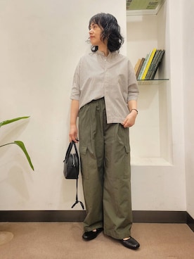 「かぐれ（カグレ）のユーティリティーイージーパンツ（その他パンツ）」を使った、浪口　絵美さん（レディース・164cm）の夏コーディネート