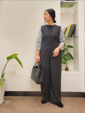「URBAN RESEARCH DOORS WOMENS」｜「アイテム（オールインワン・サロペット）」を使った、浪口　絵美さん（レディース・164cm）の秋コーディネート