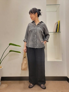 「URBAN RESEARCH DOORS（アーバンリサーチドアーズ）のシアーデニムシャツ（シャツ/ブラウス、ブラック系）」を使った、浪口　絵美さん（レディース・164cm）の春コーディネート