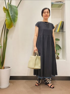 「リバーシブル」｜「アイテム（サンダル）」を使った、emiinamiiさん（レディース・164cm）の夏コーディネート