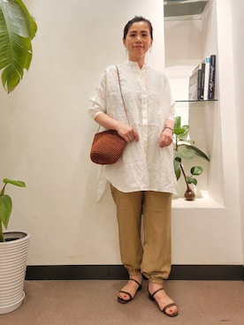 「ビッグシャツ」｜「アイテム（サンダル）」を使った、emiinamiiさん（レディース・164cm）の夏コーディネート