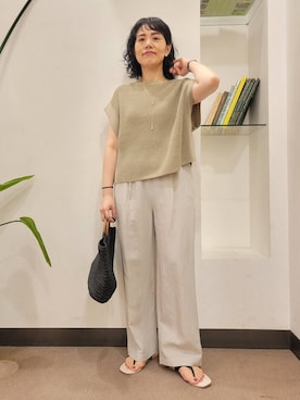 「URBAN RESEARCH DOORS（アーバンリサーチドアーズ）のリネンライクニットプルオーバー（ニット/セーター）」を使った、浪口　絵美さん（レディース・164cm）の夏コーディネート