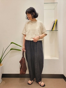 「URBAN RESEARCH DOORS（アーバンリサーチドアーズ）のヘムドロストプルオーバー（Tシャツ/カットソー、ベージュ系）」を使った、浪口　絵美さん（レディース・164cm）の夏コーディネート