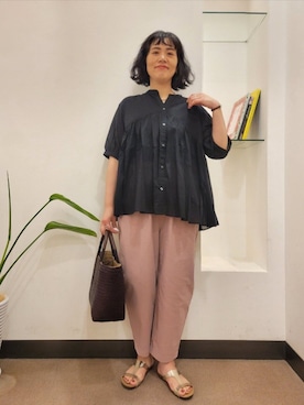 「URBAN RESEARCH DOORS(アーバンリサーチドアーズ)のアイテム(シャツ/ブラウス)」を使った、浪口 絵美さん(レディース・164cm)の夏コーディネート