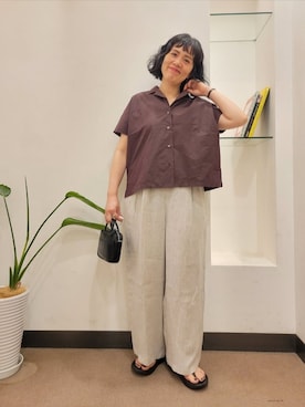 「URBAN RESEARCH DOORS（アーバンリサーチドアーズ）のTIDEWAY　ICY 2WAY BOSTON（Shoulderbag、ブラック系）」を使った、浪口　絵美さん（レディース・164cm）の夏コーディネート