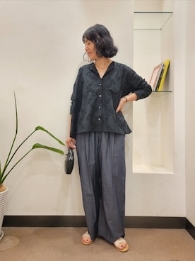 「URBAN RESEARCH DOORS（アーバンリサーチドアーズ）のTIDEWAY　ICY 2WAY BOSTON（ショルダーバッグ、ブラック系）」を使った、浪口　絵美さん（レディース・164cm）の夏コーディネート