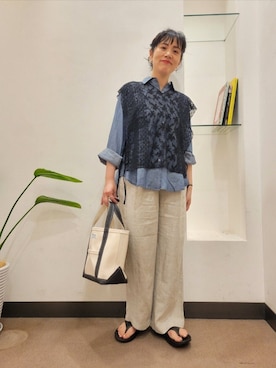 「URBAN RESEARCH DOORS（アーバンリサーチドアーズ）のORCIVAL　TOTE BAG SMALL（トートバッグ、ホワイト系）」を使った、浪口　絵美さん（レディース・164cm）の春コーディネート