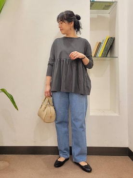 「RODE SKO（ロデスコ）のラウンドミニボストンバッグ（ボストンバッグ）」を使った、浪口　絵美さん（レディース・164cm）の春コーディネート