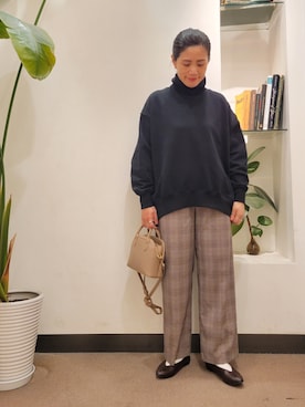 「URBAN RESEARCH DOORS（アーバンリサーチドアーズ）のラウンドボストンミニバッグ（ショルダーバッグ）」を使った、浪口　絵美さん（レディース・164cm）の冬コーディネート