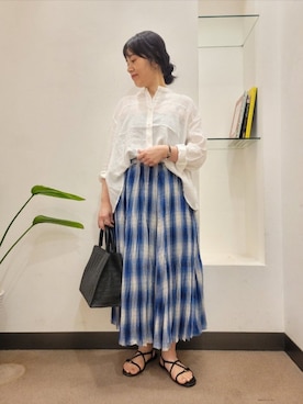 「URBAN RESEARCH DOORS（アーバンリサーチドアーズ）のソフトハンドルカゴバッグ（ハンドバッグ、ブラック系）」を使った、浪口　絵美さん（レディース・164cm）の春コーディネート