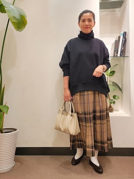 「URTECH」｜「アイテム（スウェット）」を使った、emiinamiiさん（レディース・164cm）の秋コーディネート