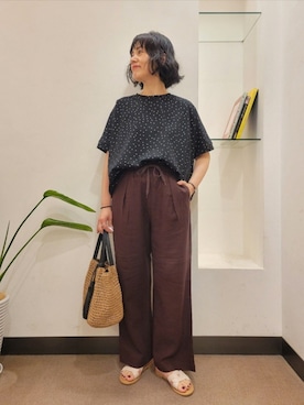 「URBAN RESEARCH DOORS（アーバンリサーチドアーズ）のリネンリヨセルイージーパンツ（その他パンツ、レッド系）」を使った、浪口　絵美さん（レディース・164cm）の夏コーディネート