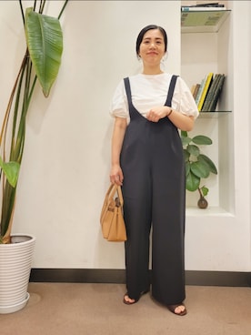 「URBAN RESEARCH DOORS WOMENS」｜「アイテム（オールインワン・サロペット）」を使った、浪口　絵美さん（レディース・164cm）の夏コーディネート