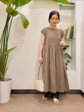 「リバーシブル」｜「アイテム（サンダル）」を使った、emiinamiiさん（レディース・164cm）の夏コーディネート