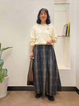 「URBAN RESEARCH DOORS(アーバンリサーチドアーズ)のアイテム(スカート)」を使った、浪口 絵美さん(レディース・164cm)の秋コーディネート