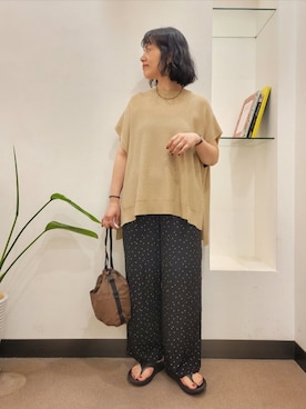 「URBAN RESEARCH DOORS（アーバンリサーチドアーズ）のアイテム（ニット/セーター）」を使った、浪口　絵美さん（レディース・164cm）の夏コーディネート