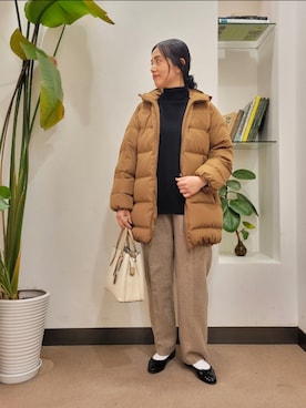 「リバーシブル」｜「アイテム（パンプス）」を使った、emiinamiiさん（レディース・164cm）の冬コーディネート