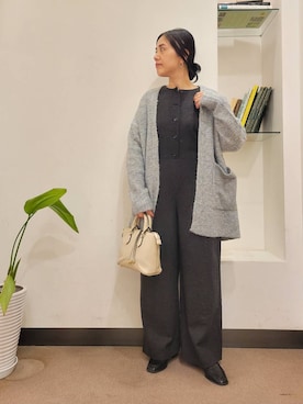 「アイテム（オールインワン・サロペット、グレー系）」を使った、浪口　絵美さん（レディース・164cm）の秋コーディネート