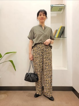 「URBAN RESEARCH DOORS（アーバンリサーチドアーズ）の『接触冷感/吸水速乾/イージーケア』フラワープリントドライタッチリラックスパンツ（その他パンツ）」を使った、浪口　絵美さん（レディース・164cm）の夏コーディネート