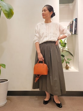 「URBAN RESEARCH DOORS（アーバンリサーチドアーズ）のラウンドボストンミニバッグ（ショルダーバッグ）」を使った、浪口　絵美さん（レディース・164cm）の秋コーディネート