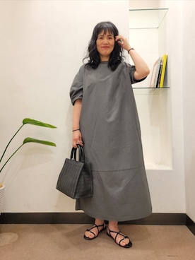 「URBAN RESEARCH DOORS（アーバンリサーチドアーズ）のソフトハンドルカゴバッグ（ハンドバッグ、ブラック系）」を使った、浪口　絵美さん（レディース・164cm）の春コーディネート