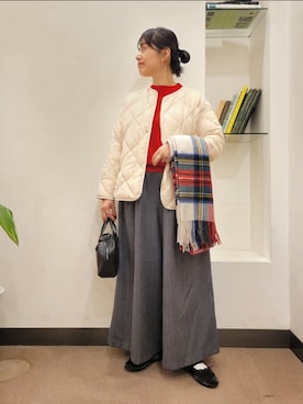 「アイテム（ストール/ショール）」を使った、浪口　絵美さん（レディース・164cm）の秋コーディネート