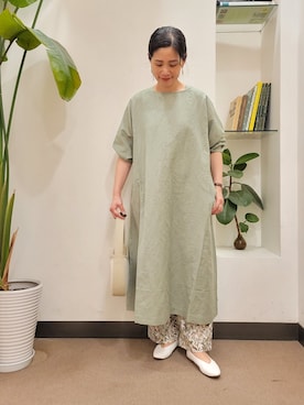 「フラワープリント」｜「アイテム（パンプス）」を使った、emiinamiiさん（レディース・164cm）の春コーディネート