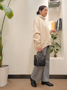 「URTECH」｜「アイテム（スウェット）」を使った、emiinamiiさん（レディース・164cm）の秋コーディネート