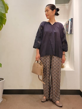 「URBAN RESEARCH DOORS（アーバンリサーチドアーズ）のラウンドボストンミニバッグ（ショルダーバッグ）」を使った、浪口　絵美さん（レディース・164cm）の秋コーディネート