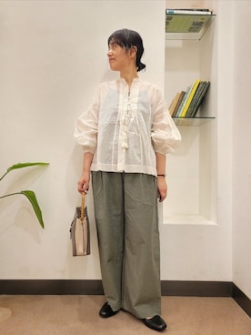 「かぐれ（カグレ）のユーティリティーイージーパンツ（その他パンツ）」を使った、浪口　絵美さん（レディース・164cm）の秋コーディネート