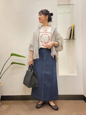 「URBAN RESEARCH DOORS（アーバンリサーチドアーズ）のソフトハンドルカゴバッグ（ハンドバッグ、ブラック系）」を使った、浪口　絵美さん（レディース・164cm）の春コーディネート