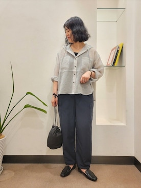 「folna（フォルナ）のFolna　LEATHER DRAWSTRING BAG（ショルダーバッグ、ブラック系）」を使った、浪口　絵美さん（レディース・164cm）の夏コーディネート