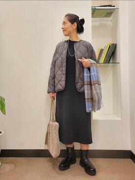 「RODE SKO（ロデスコ）のタッセル付フラッフィトートバッグ（トートバッグ）」を使った、浪口　絵美さん（レディース・164cm）の秋コーディネート