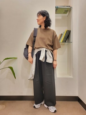 「アイテム（バックパック/リュック、グレー系）」を使った、浪口　絵美さん（レディース・164cm）の秋コーディネート