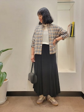 「URBAN RESEARCH DOORS(アーバンリサーチドアーズ)のアイテム(スカート)」を使った、浪口 絵美さん(レディース・164cm)の秋コーディネート