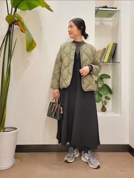 「リブニット」｜「アイテム（ダウンジャケット/コート）」を使った、emiinamiiさん（レディース・164cm）の秋コーディネート