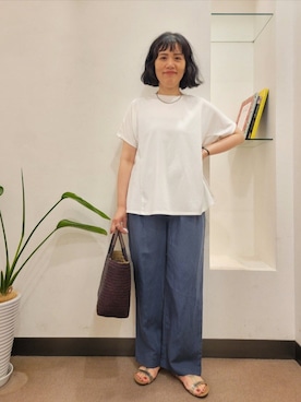 「URBAN RESEARCH DOORS（アーバンリサーチドアーズ）のカラーシーグラストートバッグ（Tote、ブラウン系）」を使った、浪口　絵美さん（レディース・164cm）の夏コーディネート