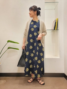 「URBAN RESEARCH DOORS（アーバンリサーチドアーズ）のリネンVネックカーディガン（カーディガン/ボレロ、ベージュ系）」を使った、浪口　絵美さん（レディース・164cm）の春コーディネート