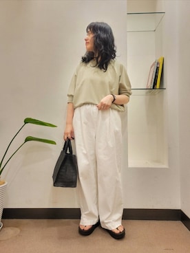 「URBAN RESEARCH DOORS（アーバンリサーチドアーズ）のソフトハンドルカゴバッグ（ハンドバッグ、ブラック系）」を使った、浪口　絵美さん（レディース・164cm）の春コーディネート