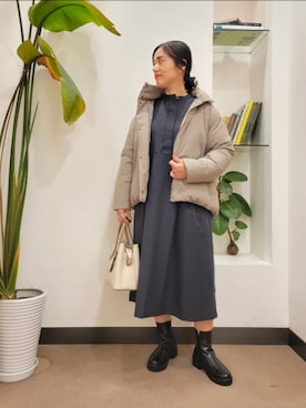 「チェックワンピース」｜「アイテム（ダウンジャケット/コート）」を使った、emiinamiiさん（レディース・164cm）の秋コーディネート