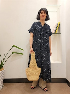「URBAN RESEARCH DOORS（アーバンリサーチドアーズ）のアフリカンスクエア　フリンジミニラフィアショルダーバッグ（ショルダーバッグ、ベージュ系）」を使った、浪口　絵美さん（レディース・164cm）の夏コーディネート