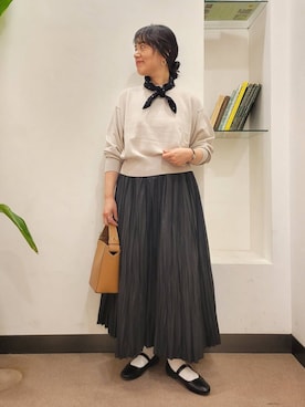「プリーツ」｜「アイテム（財布/小物）」を使った、emiinamiiさん（レディース・164cm）の春コーディネート