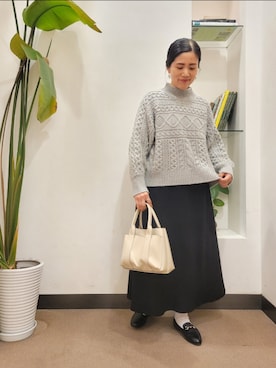「ケーブルニット」｜「アイテム（ローファー）」を使った、emiinamiiさん（レディース・164cm）の冬コーディネート